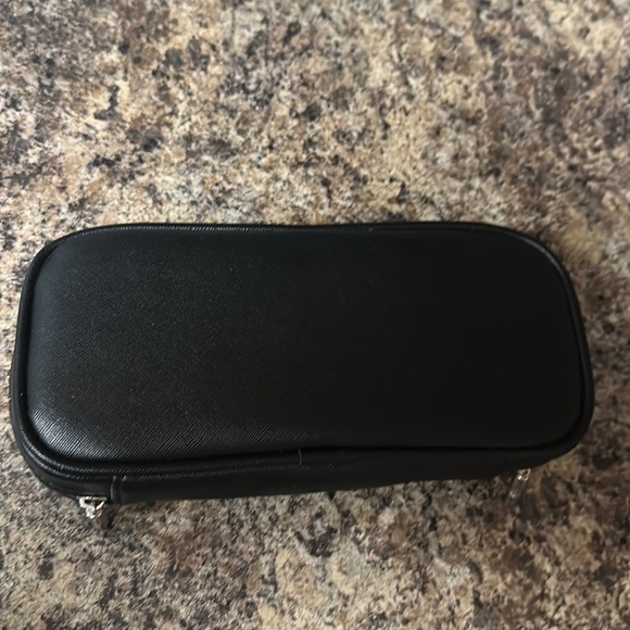 Young Living Savvy Minerals black EUC makeup cosmetic bag case - Picture 6 of 7
